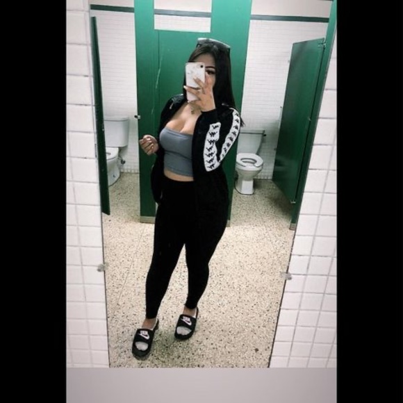 Meet your Posher, Rissa - Picture 1 of 1